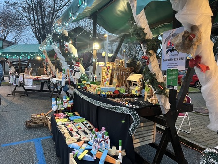Stojnice so bile bogato založene in zvrhano polne raznovrstnih dobrot in izdelkov.