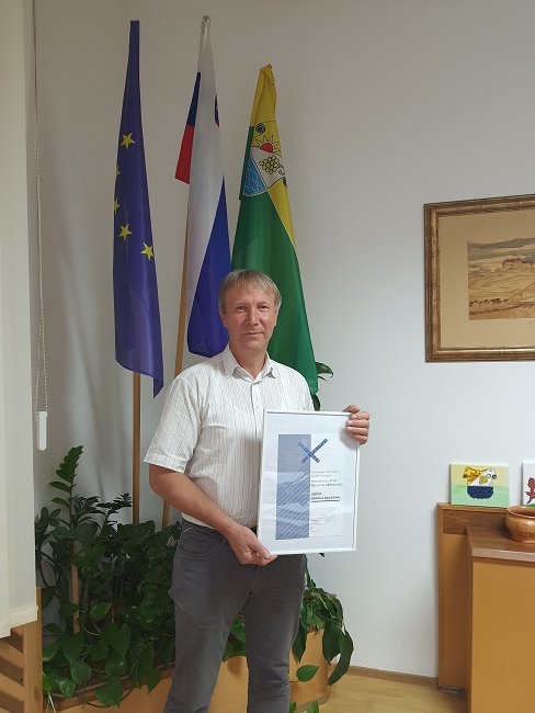 Informacija-OGR podeljen naziv Prostovoljstvu prijazna občina 2021-župan Stanislav Rojko-priznanje Filantropija 2021